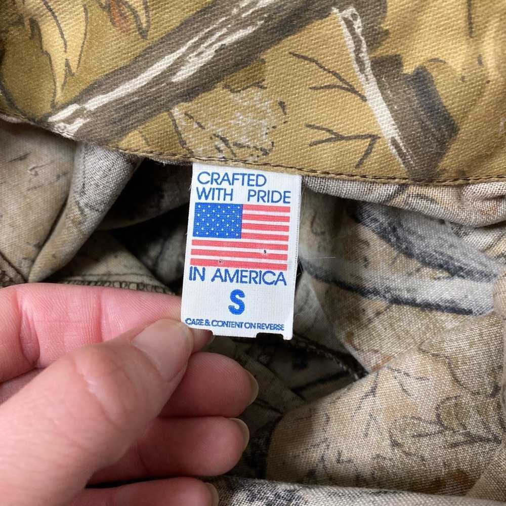 Vintage Skyline Leaf Pattern Button-Up Shirt - image 7